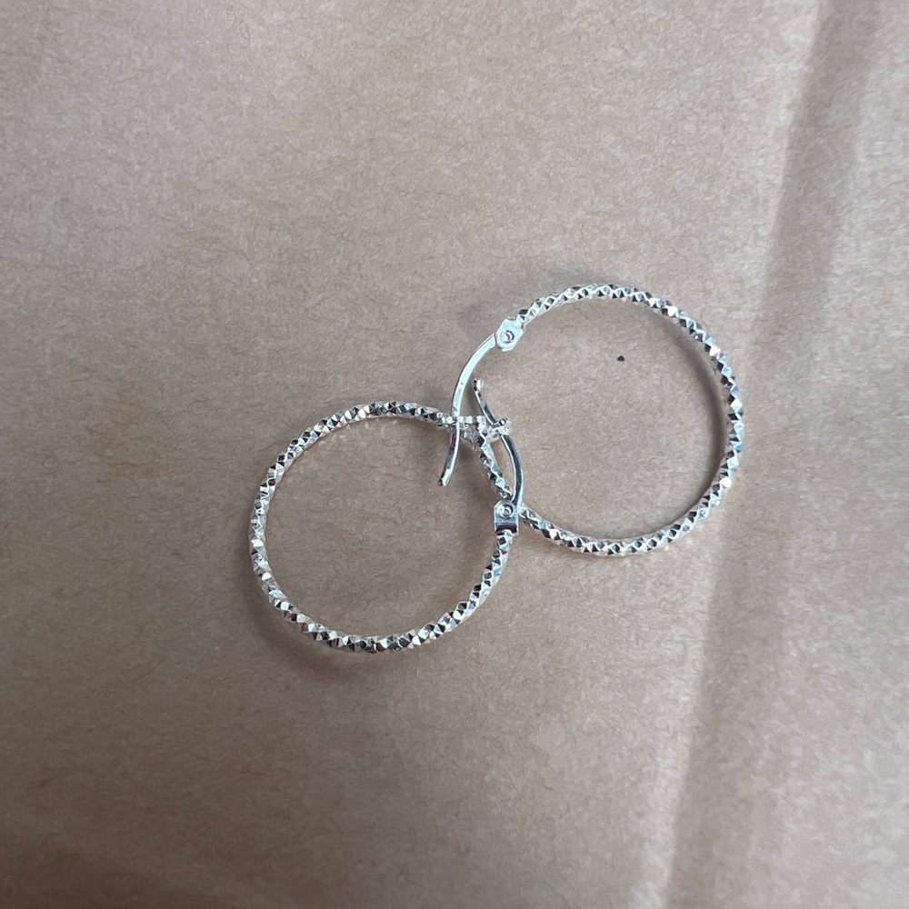 Elegant sterling Silver 925 Hoop Earrings.